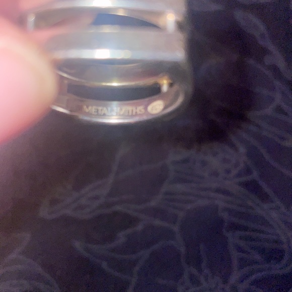 This sterling silver ring by Metalsmiths may have been worn once or twice. - Picture 7 of 10